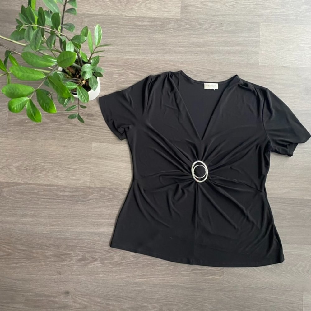 Laura Plus Petites V-Neck Short-Sleeve Blouse with Front Decal